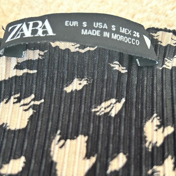 Zara Mockneck Tank - Picture 2 of 4